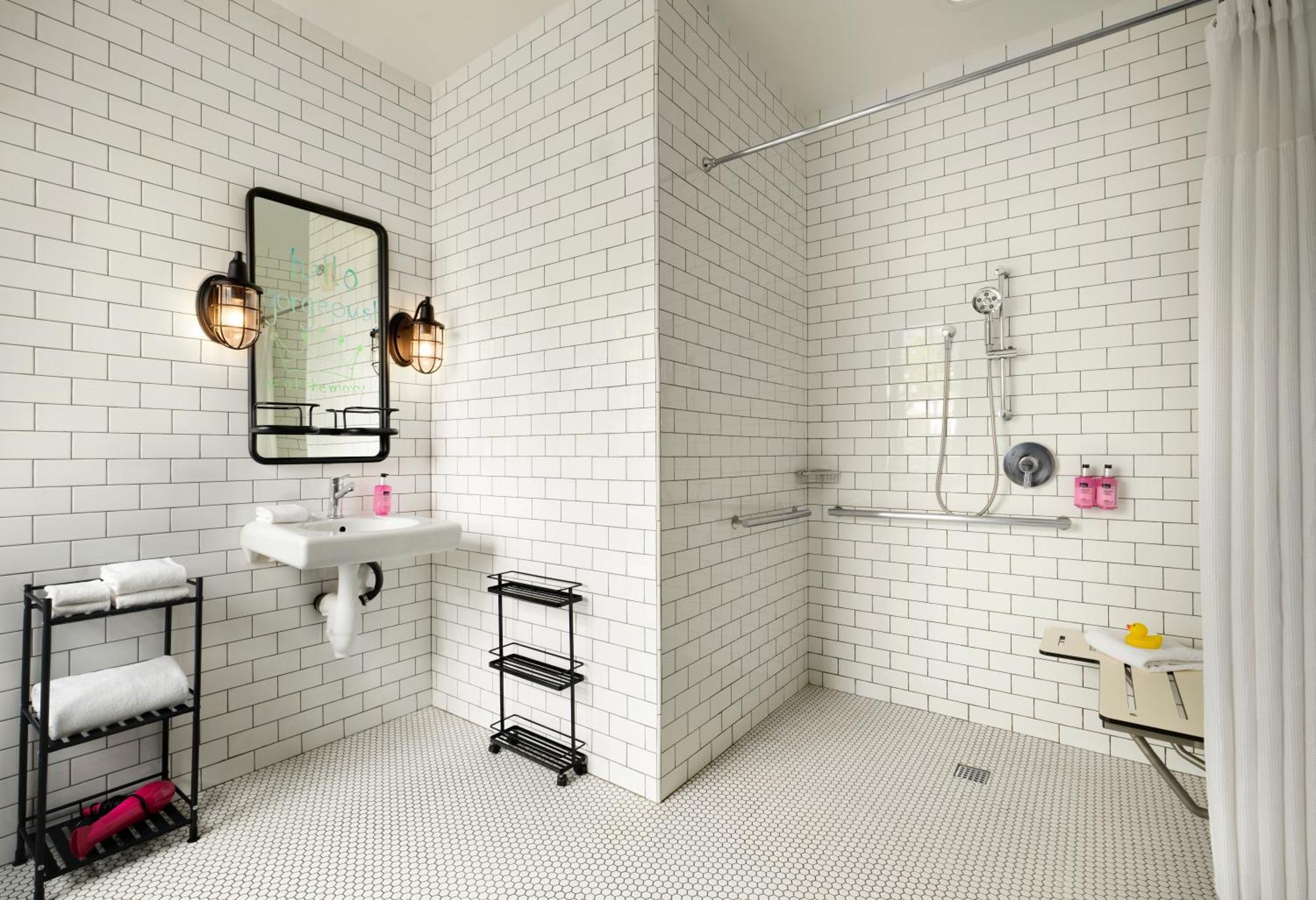 DOUBLE UP 185 SQF Guest room 2 Queen